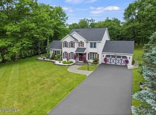 10 Victorian Dr, Poestenkill, NY 12140