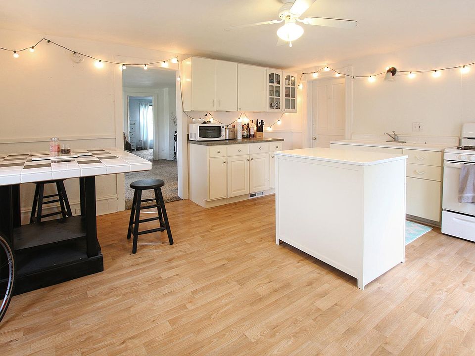 1st image of 726 Eastern Ave NE #2
