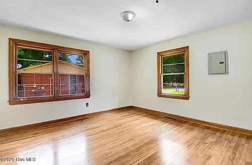 325 Bell St Photo 1