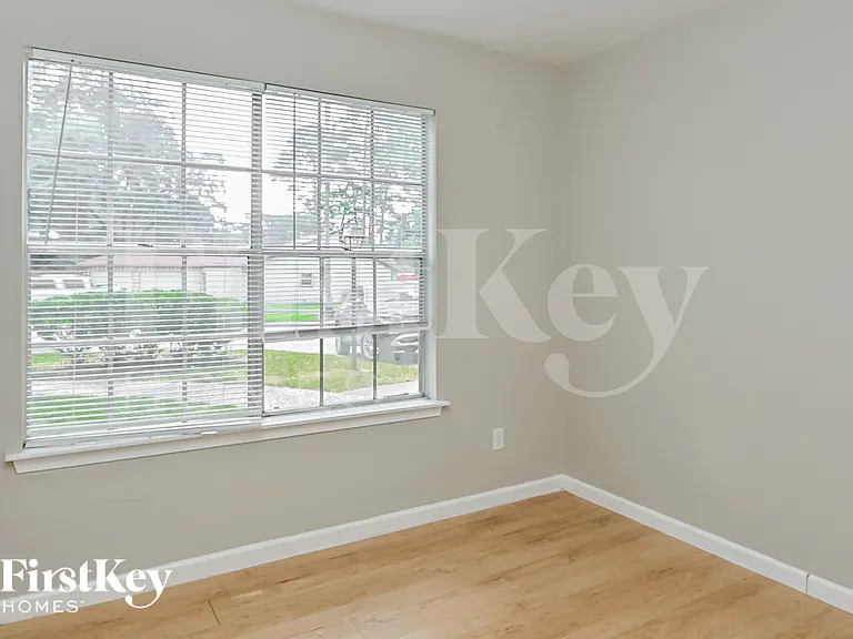 2707 Wood River Dr — Photo 13