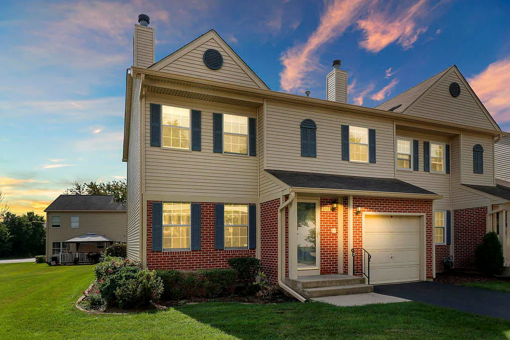 3 bed, 2.5 bath, 1628 sqft, $2,699 — Photo 1