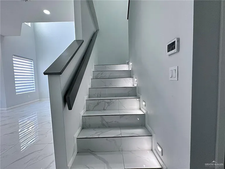 1905 Sunset Dr — Photo 10