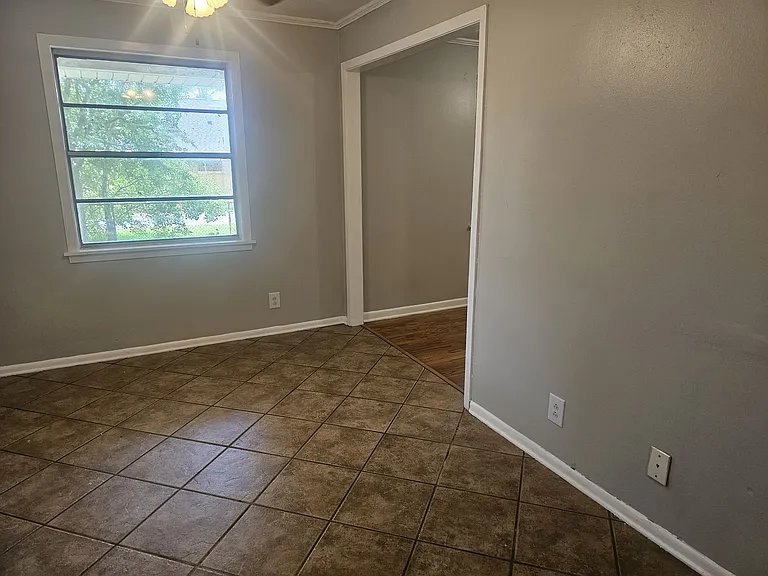 114 Fairlane Dr — Photo 7