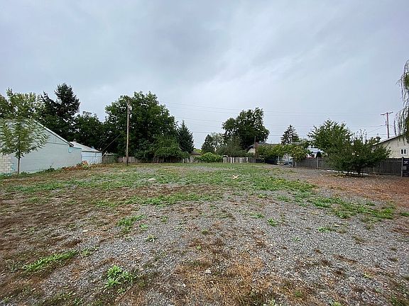 3rd image of 1906 Warner St NE