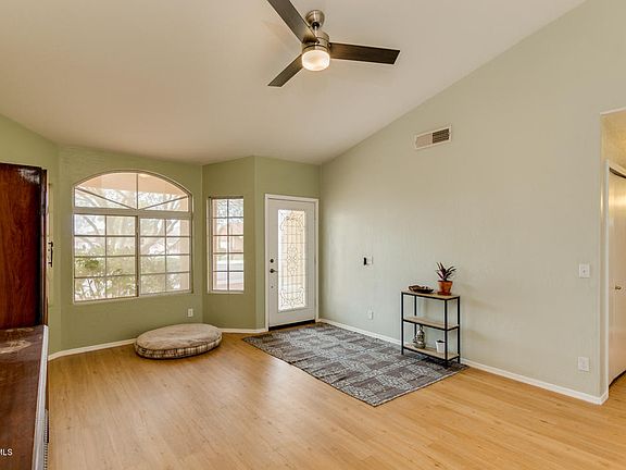 5th image of 451 N St Claire Cir