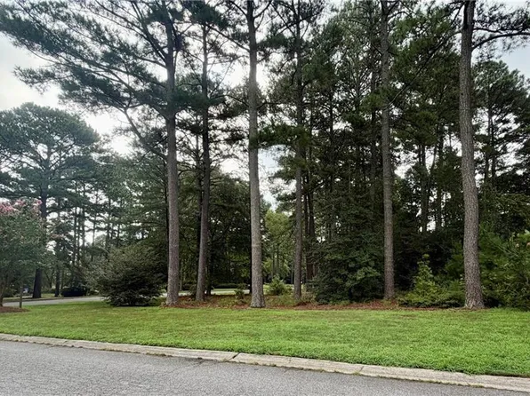 8 Pitchkettle Point Cir, Suffolk, VA 23434