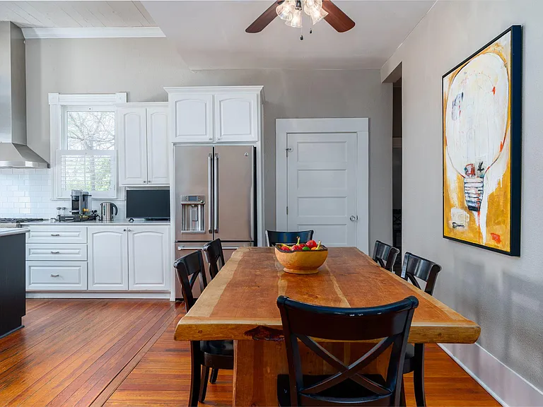 1002 Walnut St — Photo 4