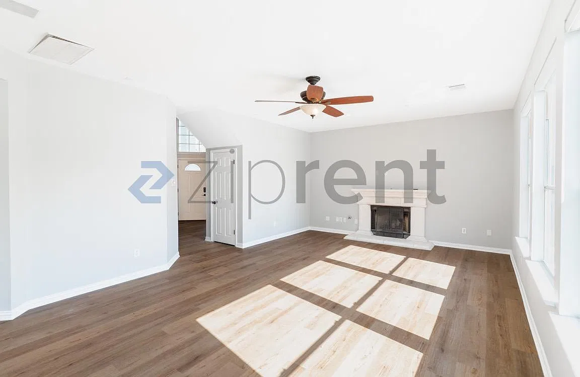 4 bed, 2.5 bath, 2168 sqft, $3,299 — Photo 4
