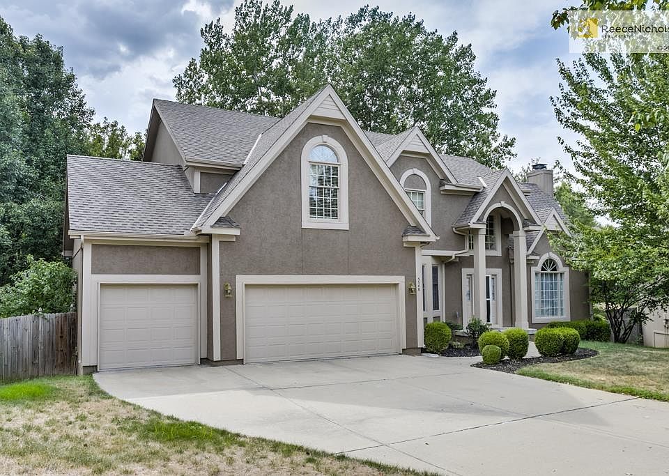 Large 2 story, 4 car tandem garage