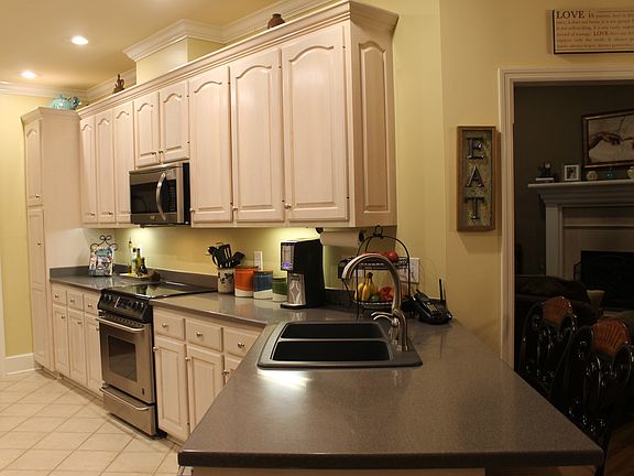 5th image of 3101 Larkfield Ct SE