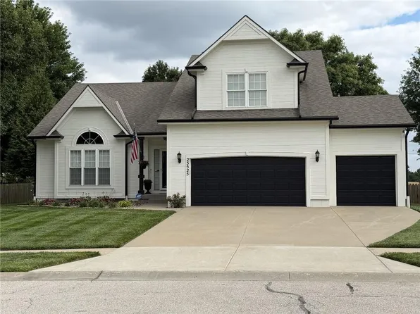 23525 W 74th Ter, Shawnee, KS 66227