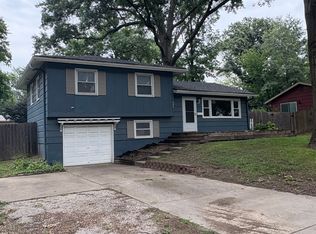604 NW Falk Dr, Lees Summit, MO 64063