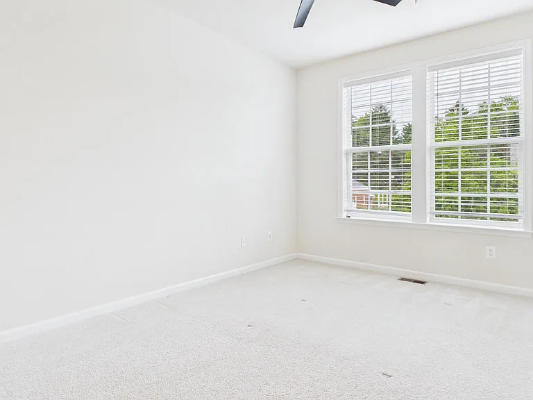 22 Chester Ct — Photo 36