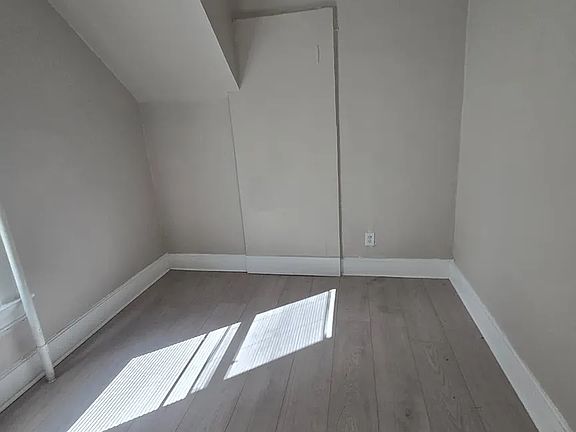 3rd image of 240 William St #5C
