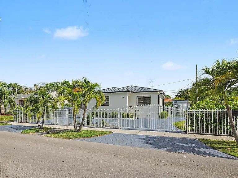 6511 SW 18th St — Photo 21