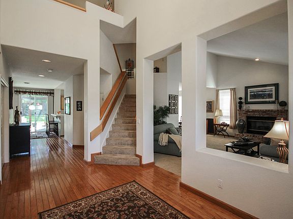 4th image of 120 Waterboro Sq