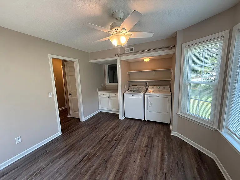 3346 Oak Trees Ct — Photo 10