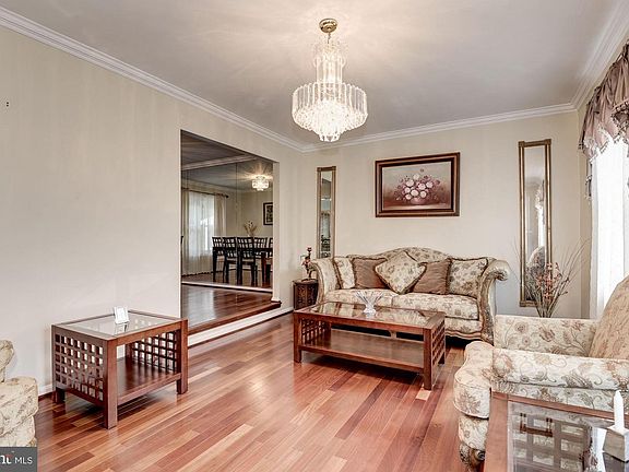 3rd image of 6103 Franconia Forest Ln