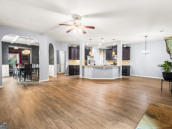 4th image of 6700 Oak Hill Pl