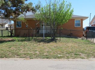 419 S 19th St, Clinton, OK 73601