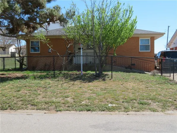 419 S 19th St, Clinton, OK 73601