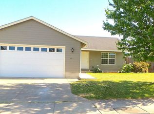 245 NE Rose Ridge Dr, Winston, OR 97496