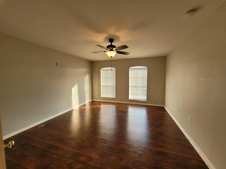 3805 Exeter Ln — Photo 8