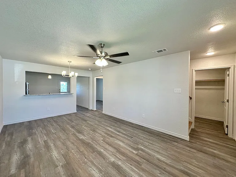 226B Dolphin Dr — Photo 5