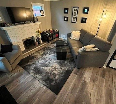 3rd image of 73 Phyllis Ave