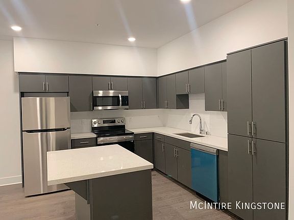 2nd image of 4055 Oakwood Ave #403