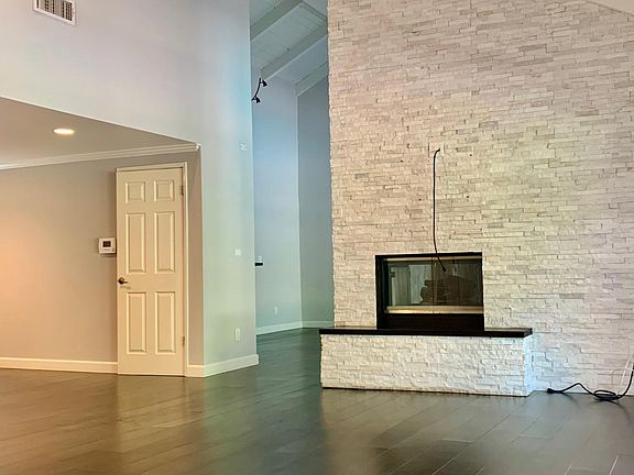 3rd image of 23731 Clarendon St