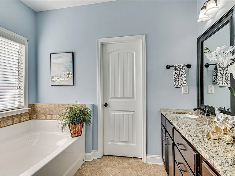 406 Saterlee Ct — Photo 31