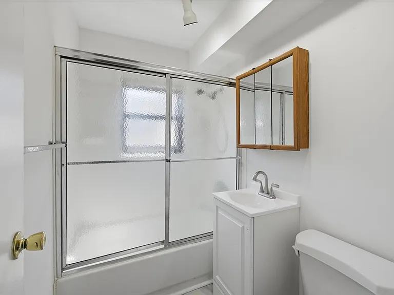 302 E 19th St #2B — Photo 10