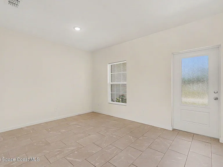 374 Evergreen St NE — Photo 6