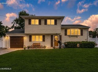 10 Garrett Place, New Monmouth, NJ 07748