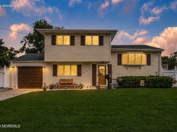 10 Garrett Place, New Monmouth, NJ 07748