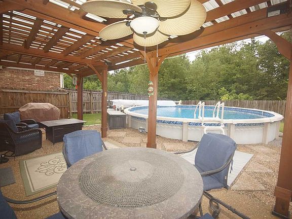 3rd image of 215 Whispering Creek Dr