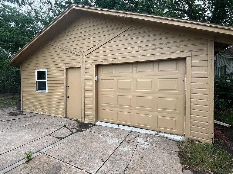 1142 N Minnesota Ave — Photo 3
