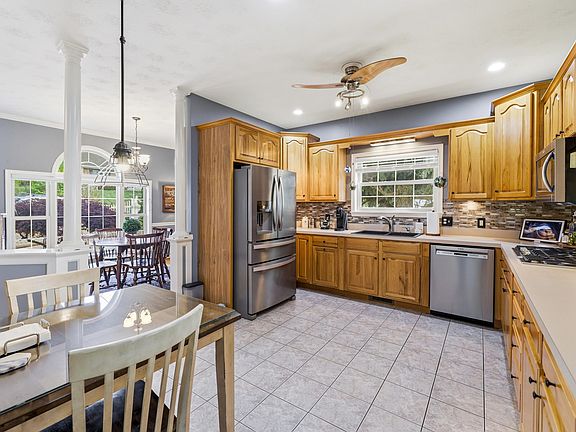 3rd image of 2262 Lake Terrace Dr