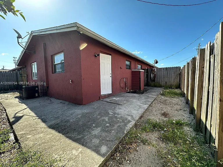 623 NW 9th Ave #3 — Photo 13
