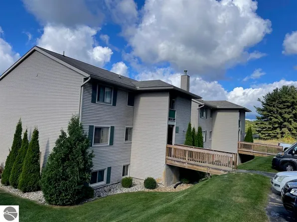 2737 Green Meadows Dr, Traverse City, MI 49685