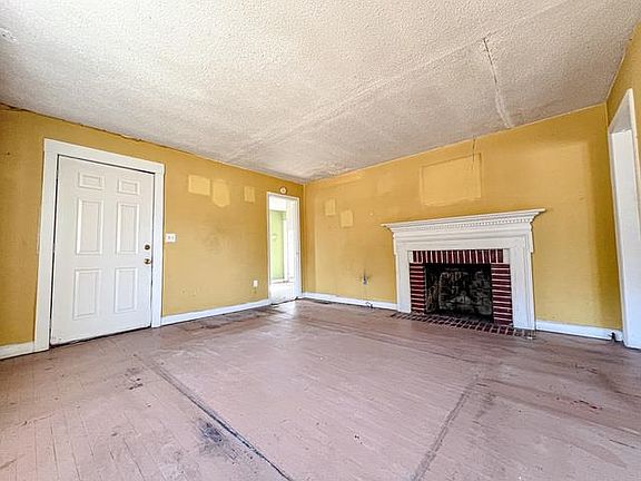 3rd image of 615 Palm St.