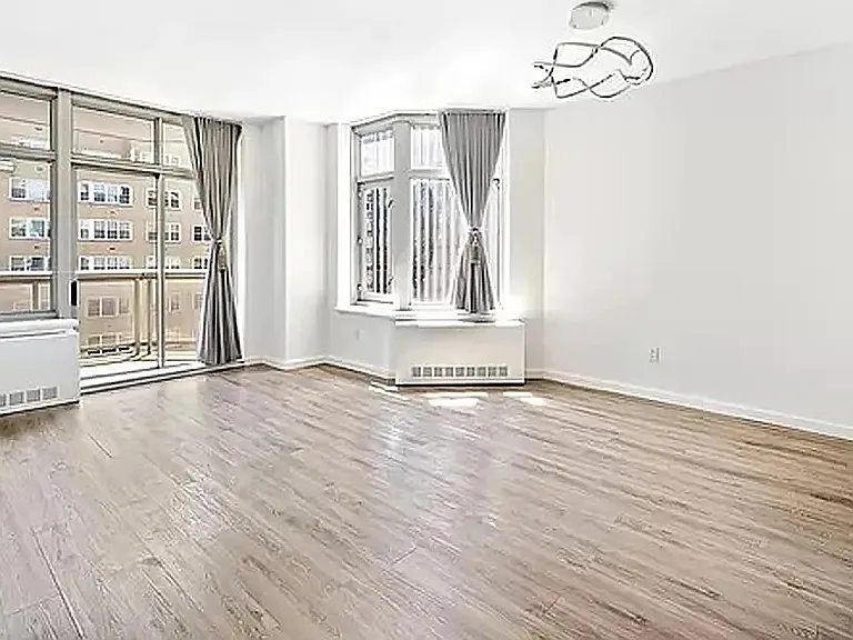 188 E 64th St #1103 — Photo 3