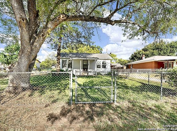 3rd image of 332 LANTANA LN