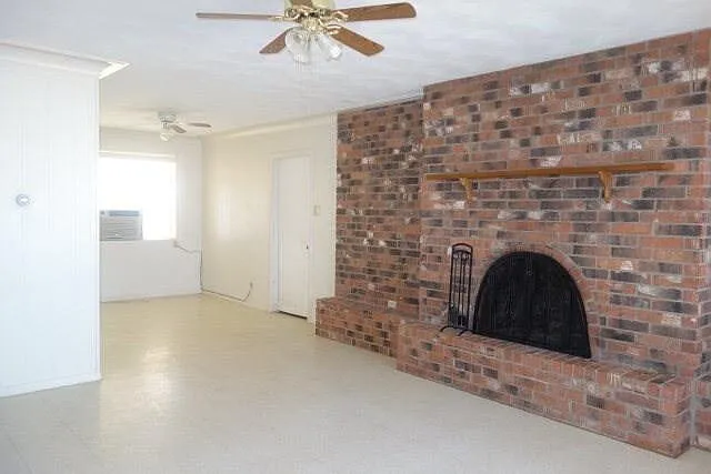 3 bed, 2.0 bath, 1390 sqft, $1,800 — Photo 2