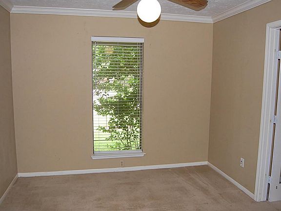 5th image of 2922 Colonial Dr