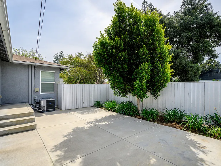 609 N Fairview St — Photo 24