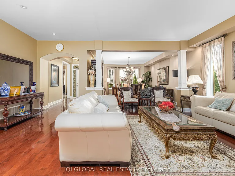 2395 Lyndhurst Dr — Photo 18