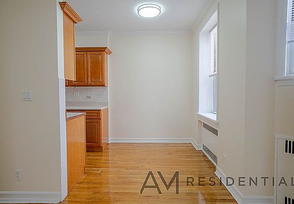 4th image of 2249 Ocean Ave APT 5