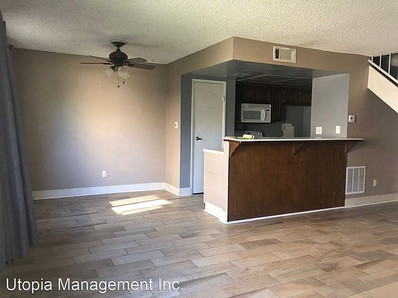 3rd image of 3044 Winfield Ave
